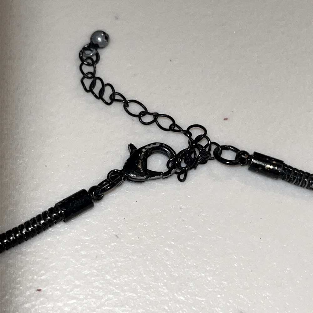 Black lace floral necklace - Picture 7 of 13